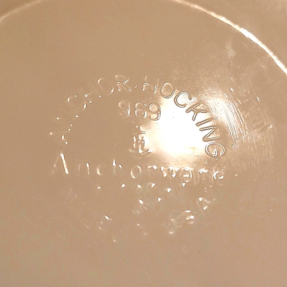 Vintage Anchor Hocking Milk Glass Plate w/ Blue 9" - Picture 5 of 6